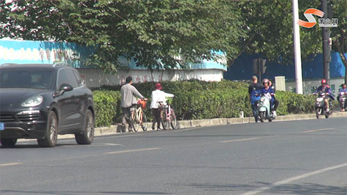 城區(qū)還有農(nóng)村道路？通惠南路這個路段機非人混行