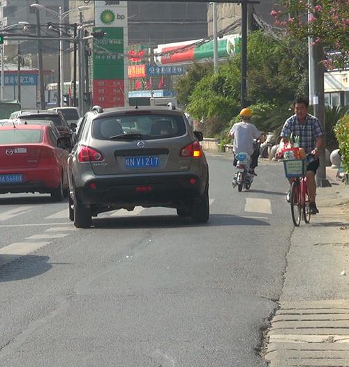 城區(qū)還有農(nóng)村道路？通惠南路這個路段機非人混行