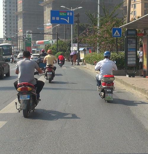 城區(qū)還有農(nóng)村道路？通惠南路這個路段機非人混行