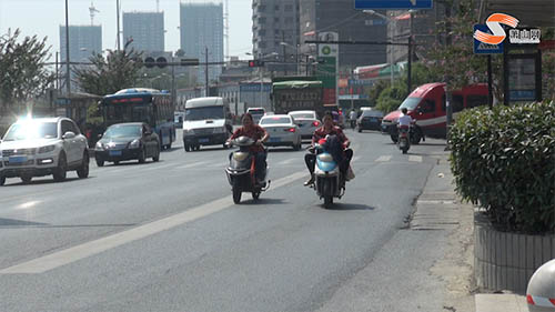 城區(qū)還有農(nóng)村道路？通惠南路這個路段機非人混行