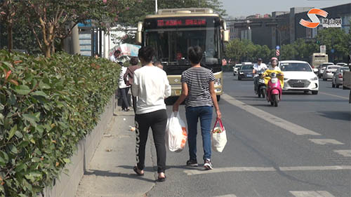 城區(qū)還有農(nóng)村道路？通惠南路這個路段機非人混行