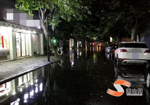 老城區(qū)這個(gè)地方每逢大雨出行就要“劃船”，何時(shí)能解決？