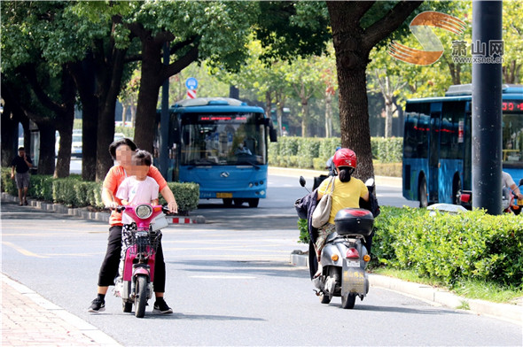 電動(dòng)車與汽車“搶道共舞” 拿命“任性”幾時(shí)休？